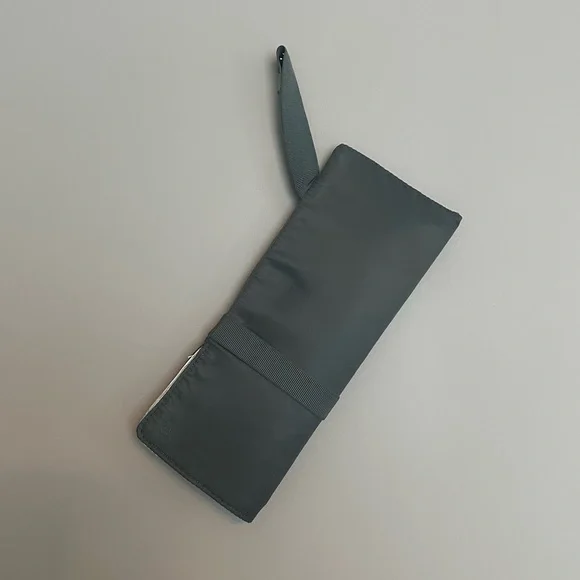 EUC ๐ Lululemon Fast Track Duffel (Heatproof Pocket 19L) Dark Forest - Picture 15 of 16